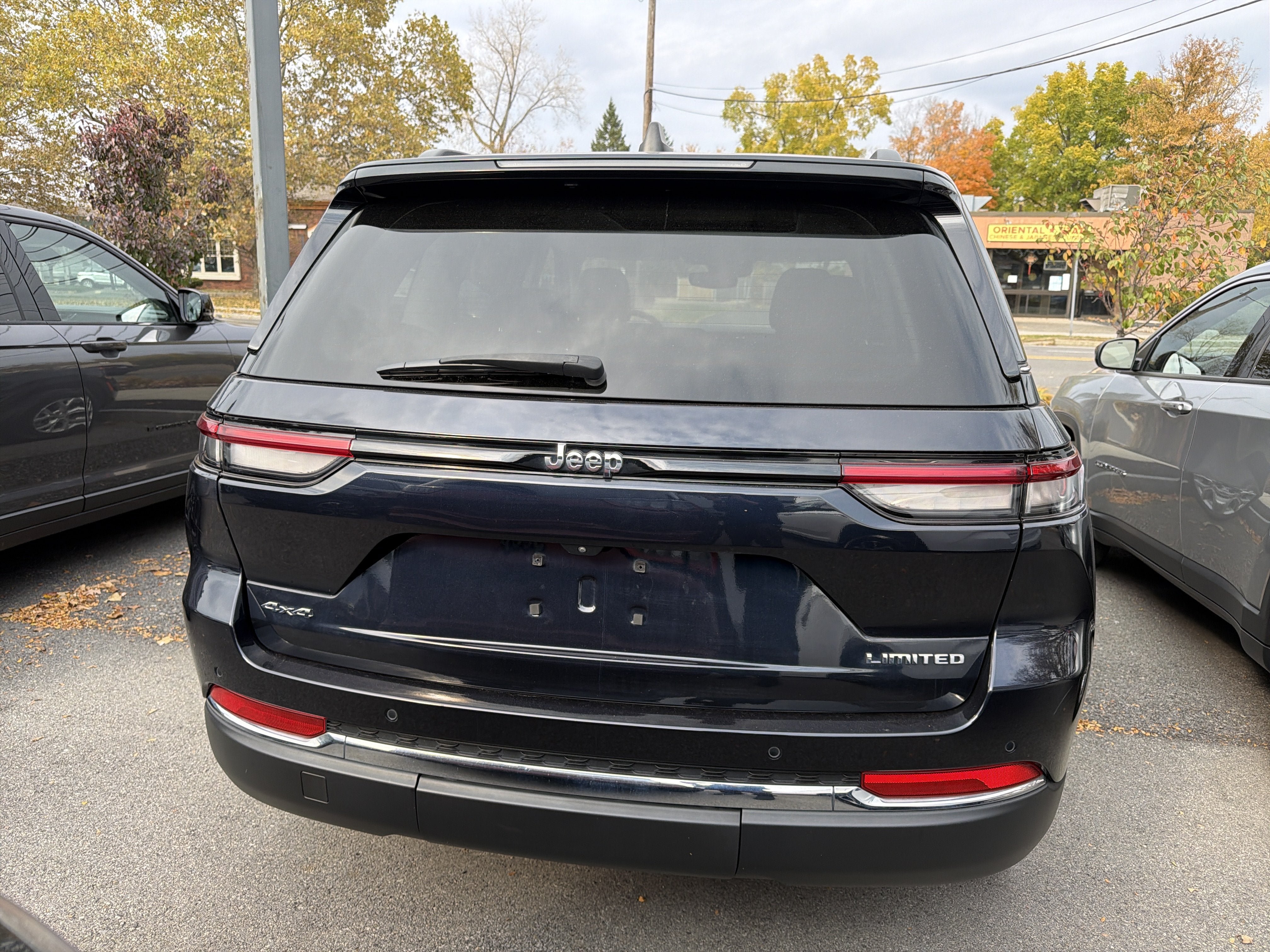 Used 2023 Jeep Grand Cherokee Limited AWD/4WD image 6