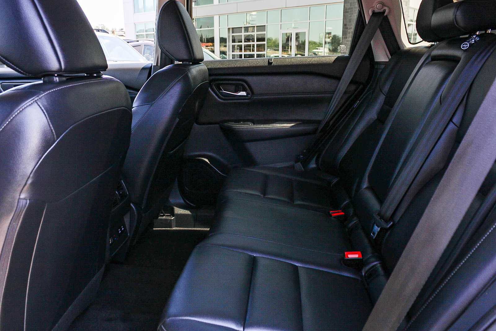 Used 2025 Nissan Rogue SL w/ SL Premium Package image 18