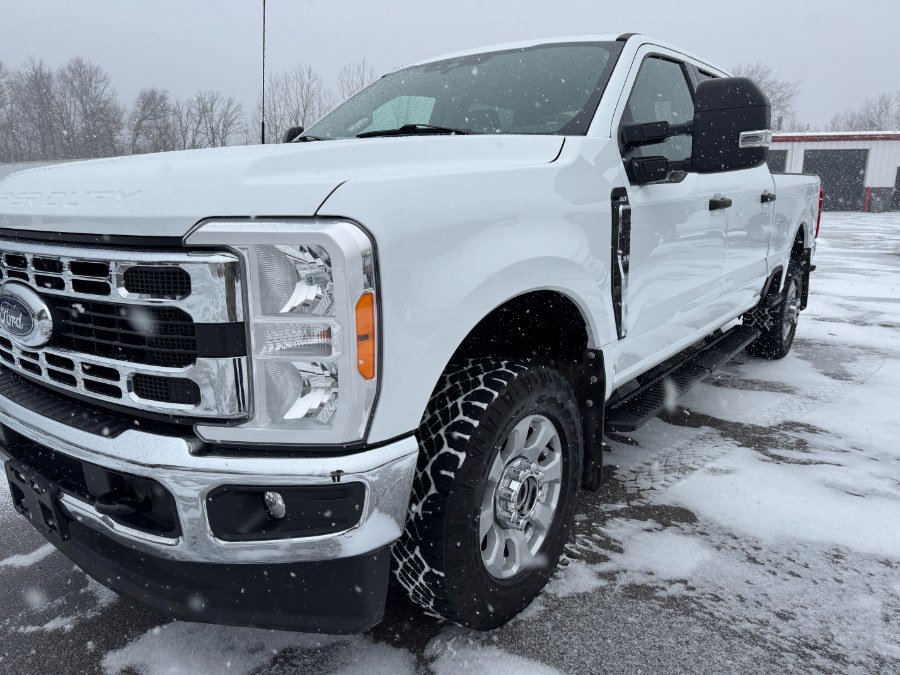 Used 2023 Ford F350 XLT image 9
