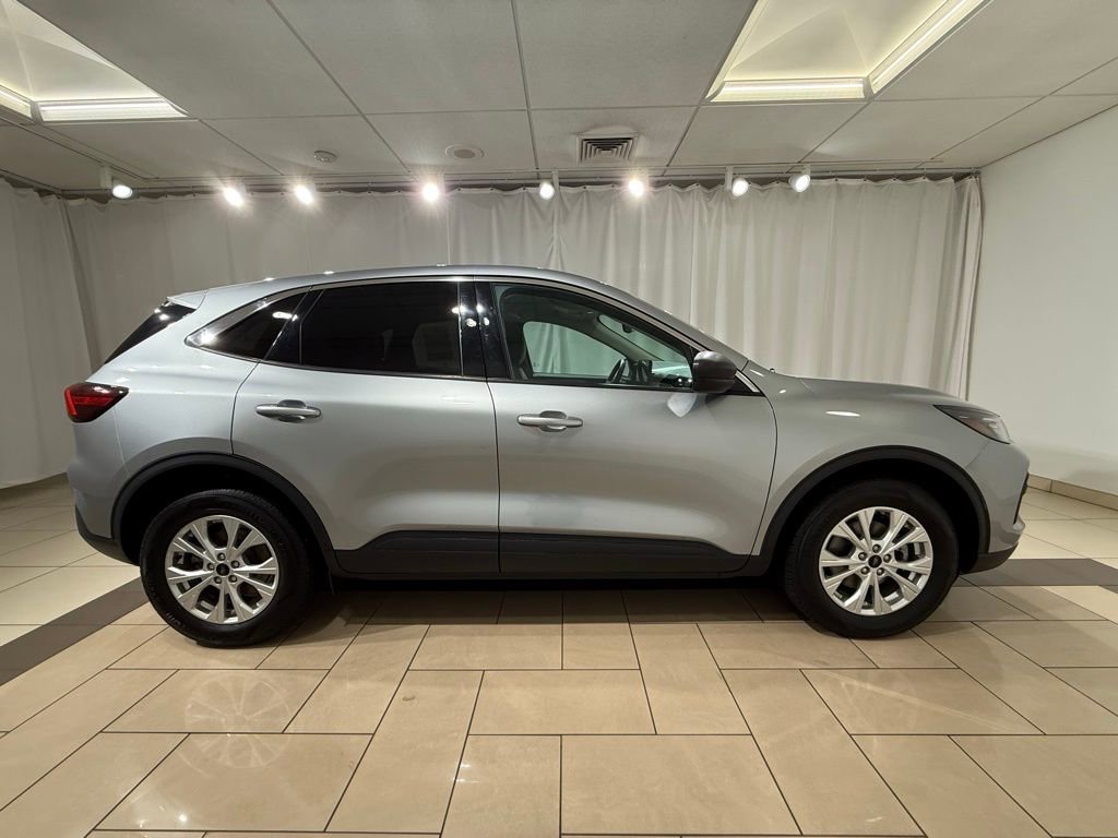 Used 2023 Ford Escape Active w/ Tech Pack #1 AWD/4WD image 6