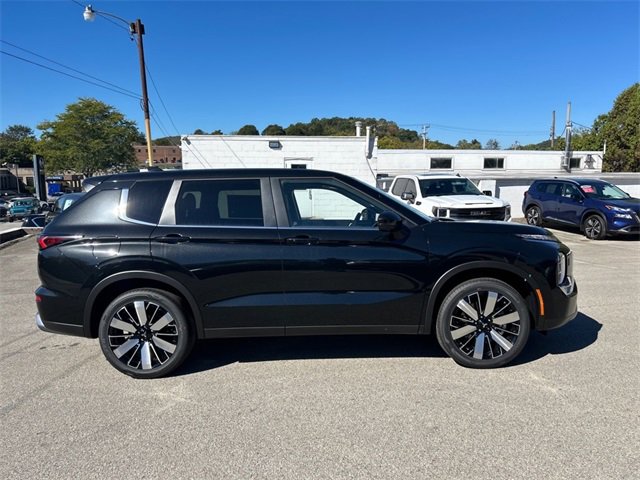 New 2025 Mitsubishi Outlander AWD image 2