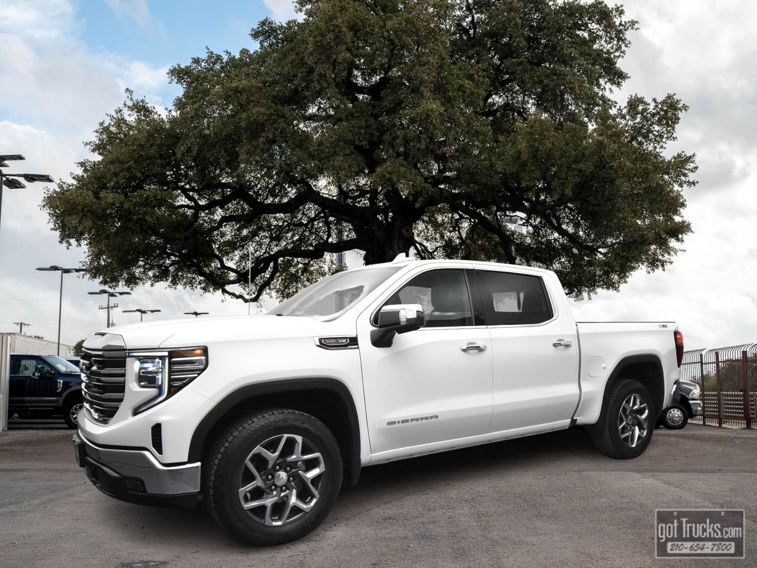 Used 2023 GMC Sierra 1500 SLT w/ SLT Premium Package AWD/4WD image 1