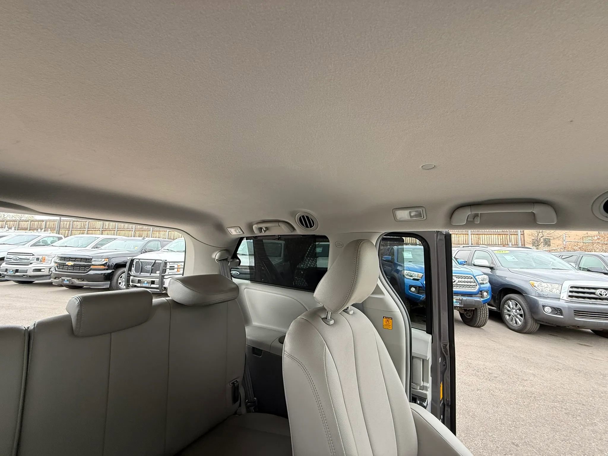 Used 2013 Toyota Sienna LE w/ Towing Pkg image 33