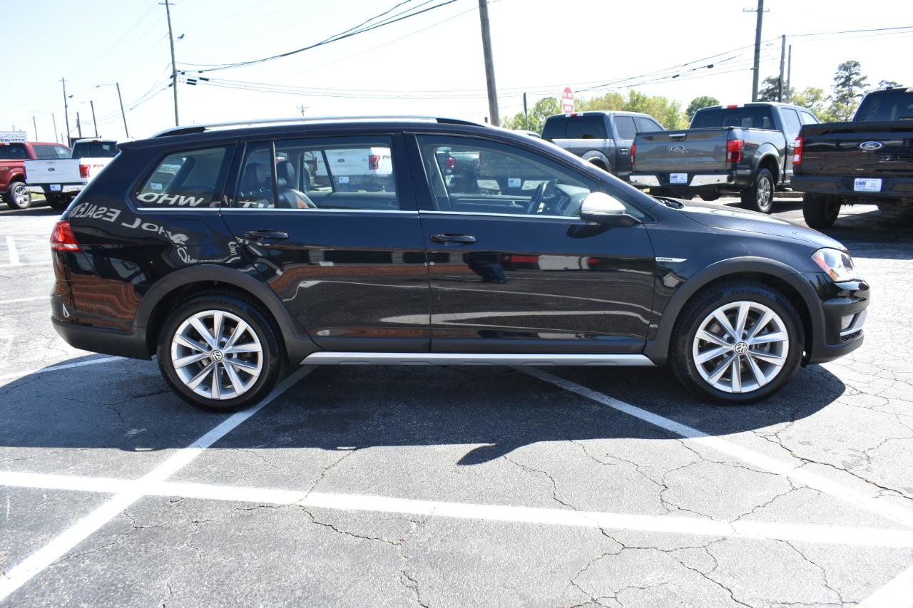 Used 2017 Volkswagen Golf Alltrack S image 5