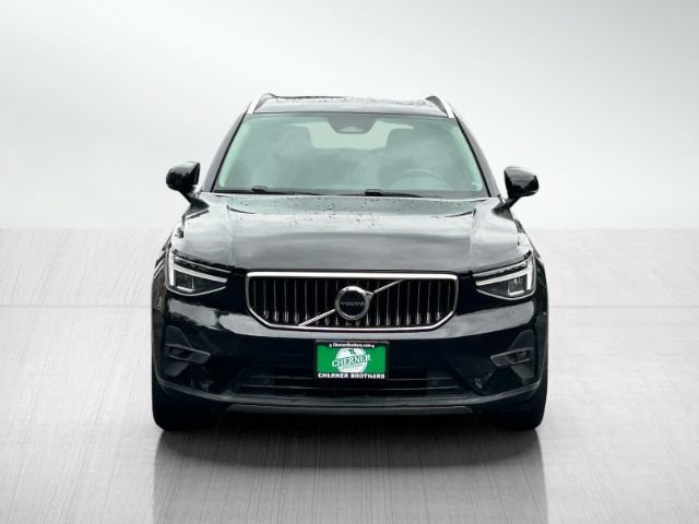 Used 2023 Volvo XC40 B5 Plus AWD/4WD image 2