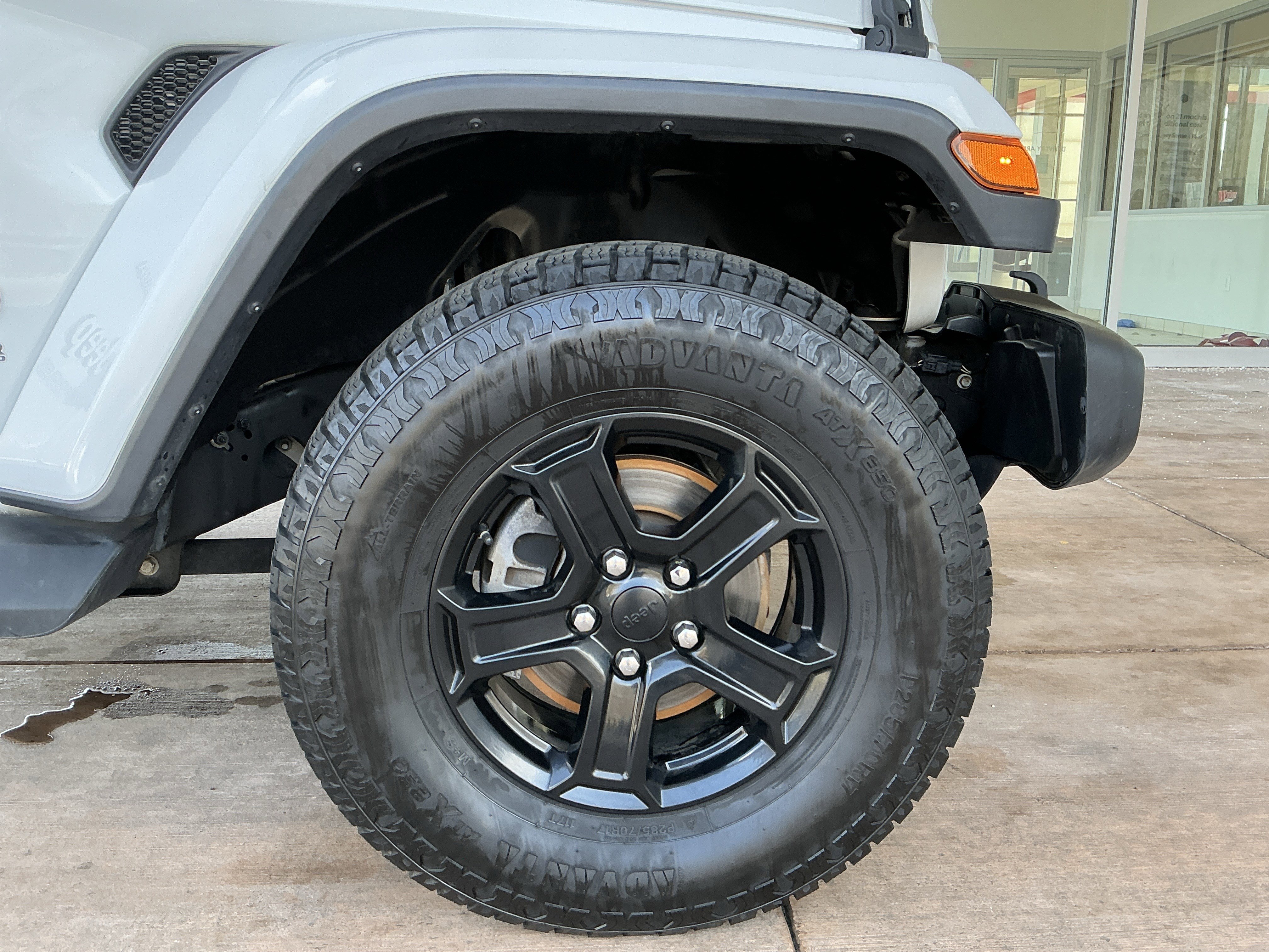 Used 2019 Jeep Wrangler Unlimited Sahara image 28
