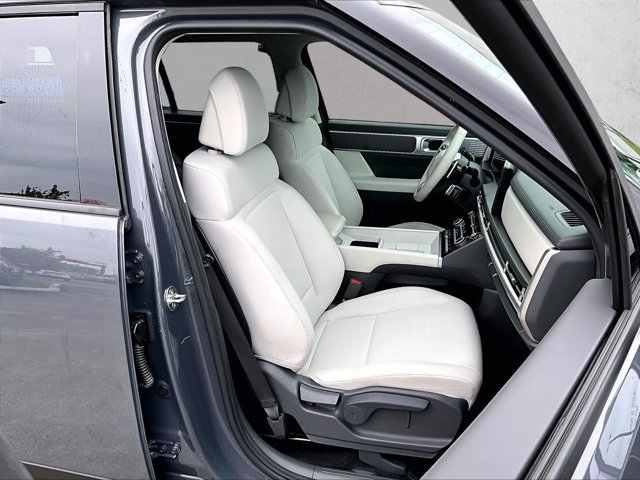 Used 2025 Hyundai Santa Fe SE FWD image 9