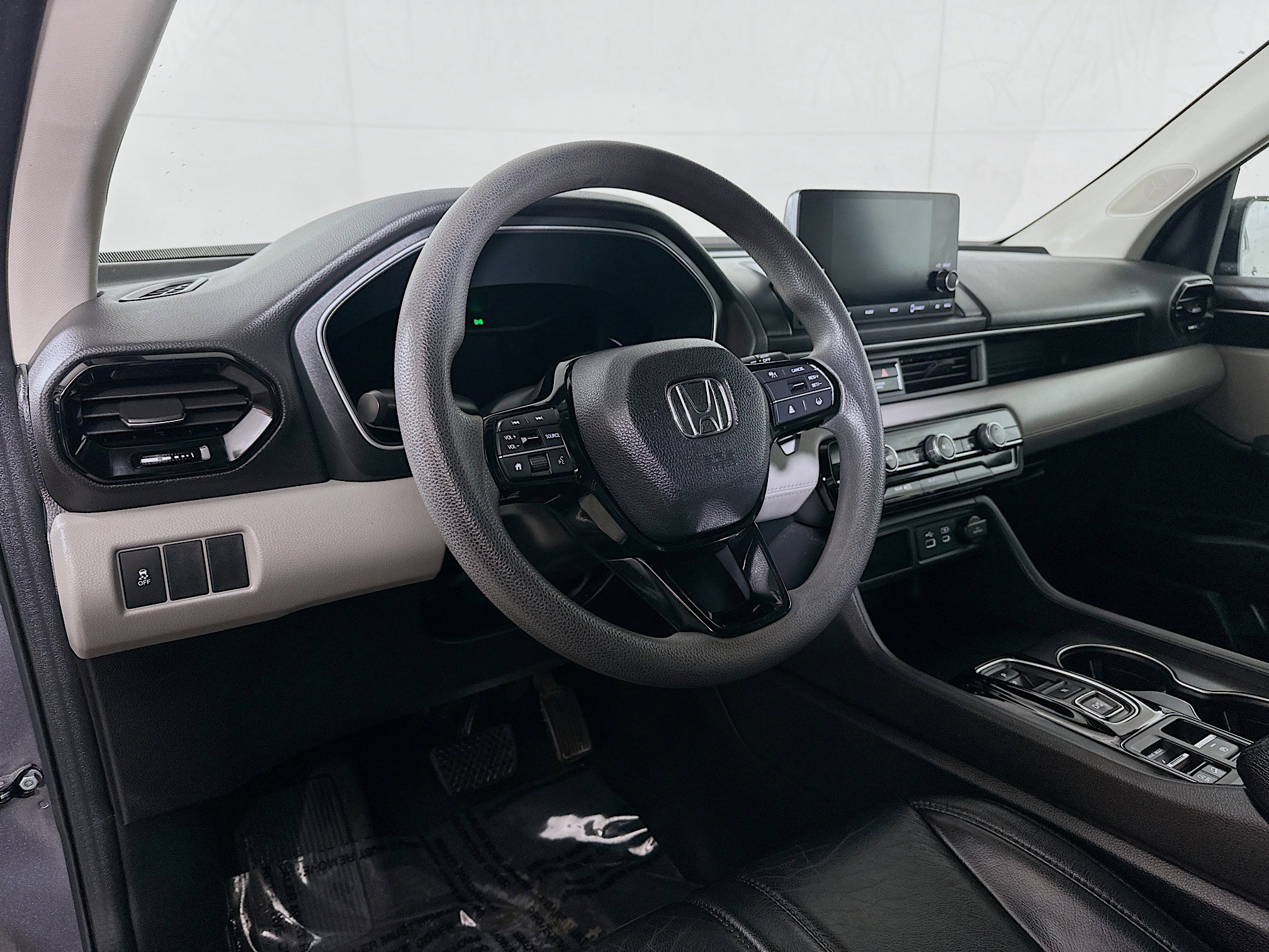 Used 2023 Honda Pilot LX image 9