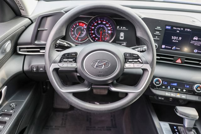 Used 2023 Hyundai Elantra SEL FWD image 8