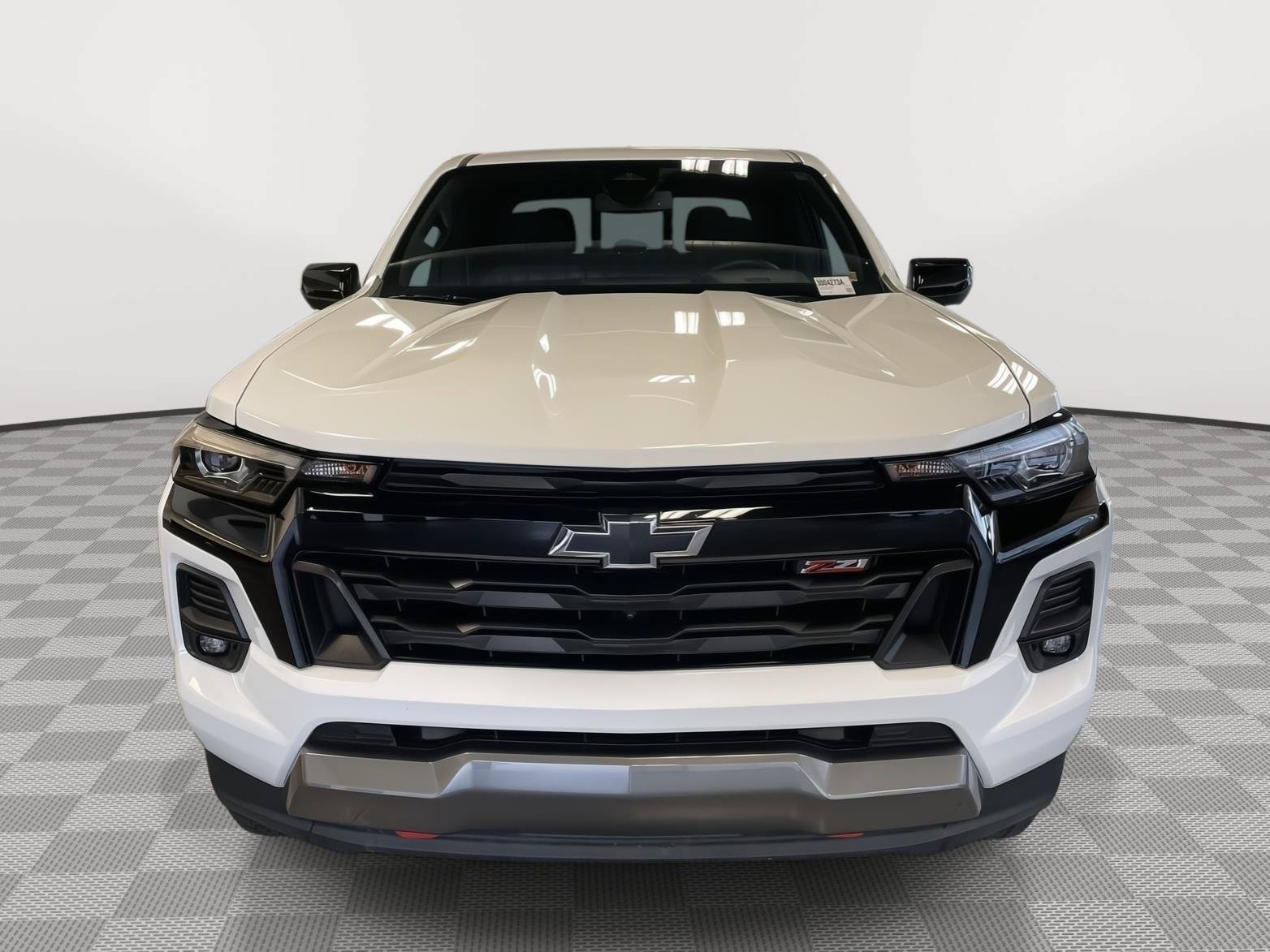 Used 2024 Chevrolet Colorado Z71 w/ Z71 Convenience Package 2 AWD/4WD image 3