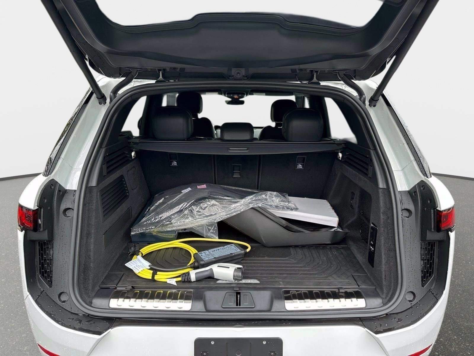 New 2025 Land Rover Range Rover Sport Dynamic SE image 8