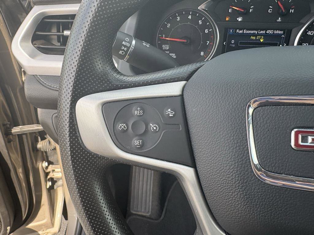 Used 2023 GMC Acadia SLE image 9