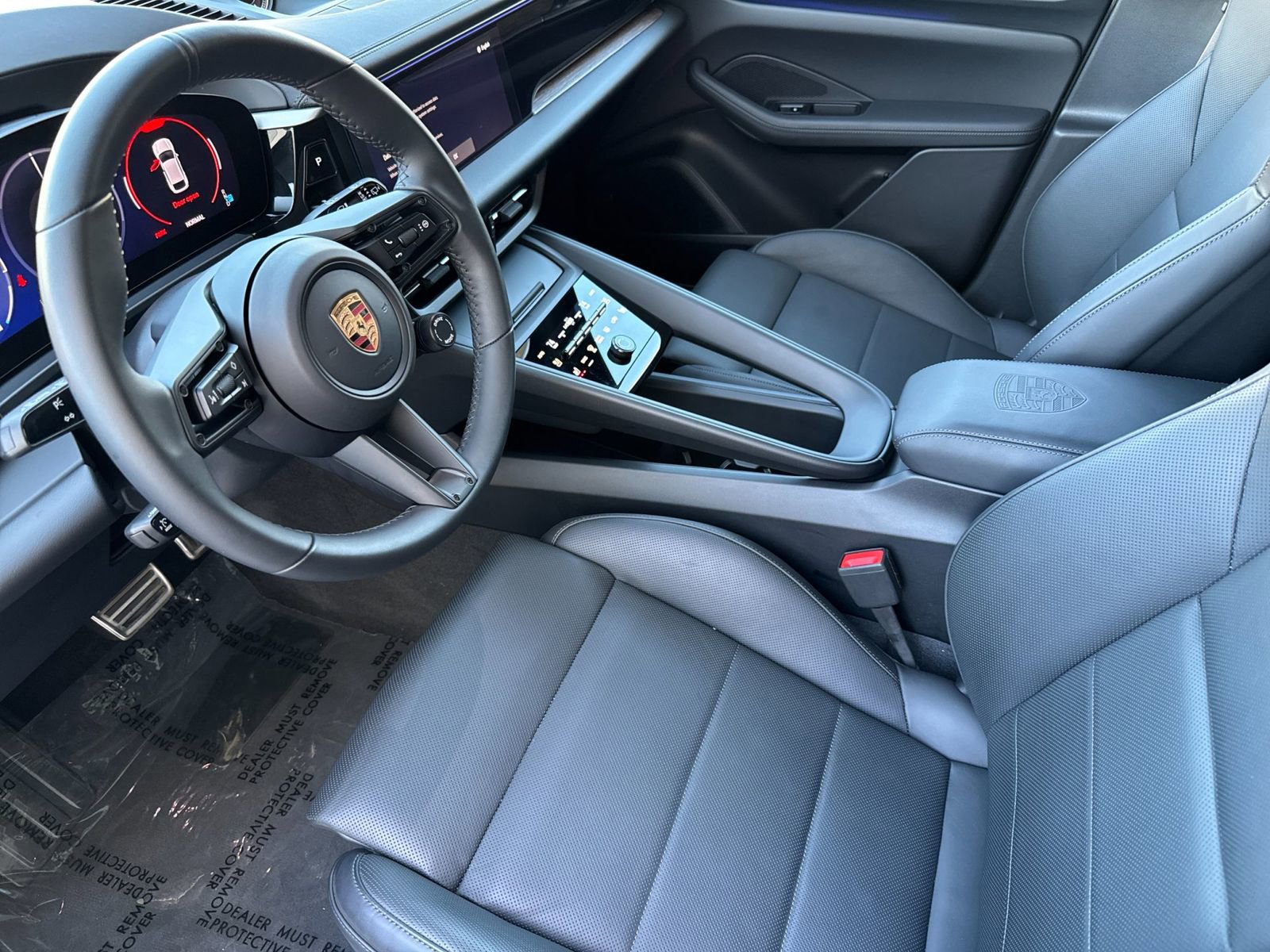 Used 2025 Porsche Macan 4 Electric image 4