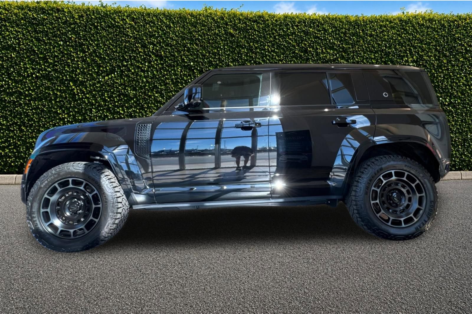 New 2026 Land Rover Defender 110 OCTA AWD/4WD image 3