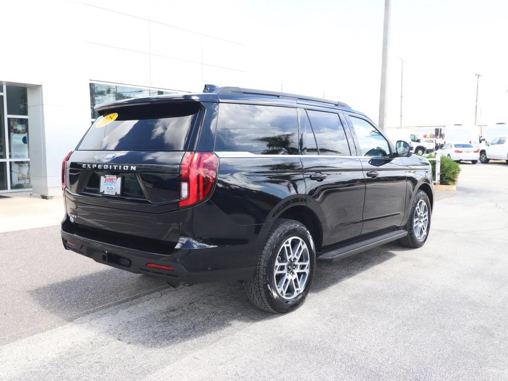 Used 2025 Ford Expedition Active AWD/4WD image 16