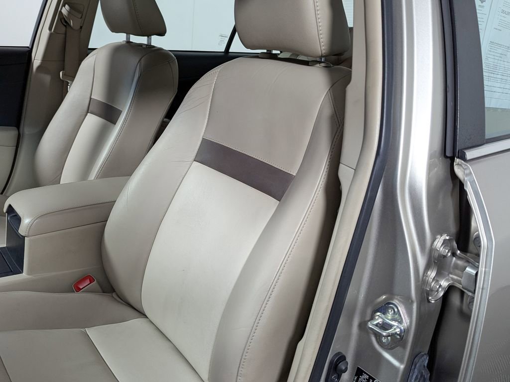 Used 2014 Toyota Camry XLE image 16