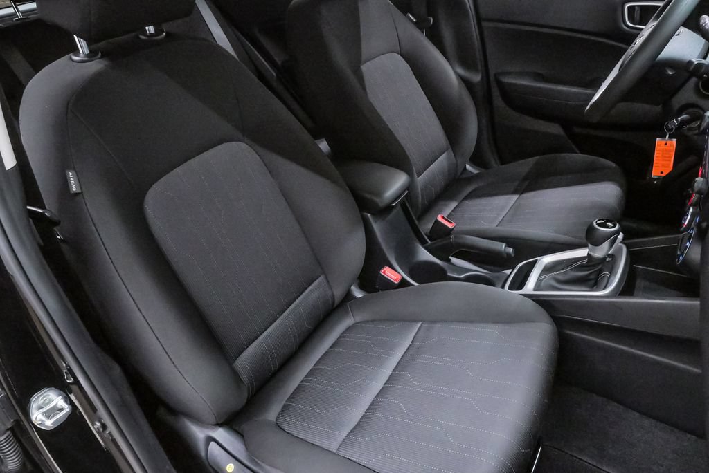 Certified 2024 Hyundai Venue SE FWD image 14