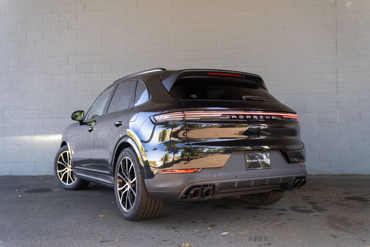 New 2026 Porsche Cayenne S AWD/4WD image 3