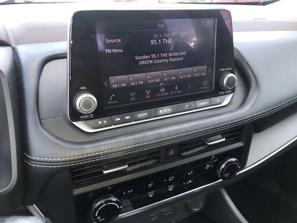 Used 2023 Nissan Rogue S AWD/4WD image 16
