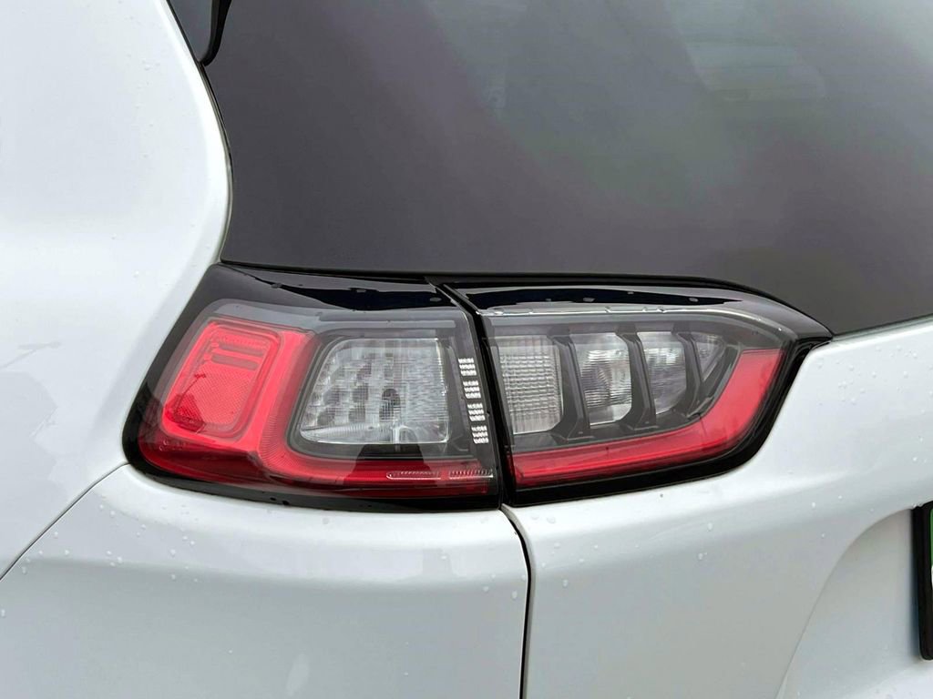 Used 2022 Jeep Cherokee Limited image 9