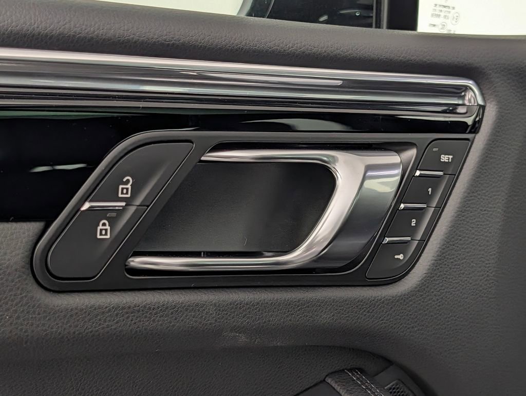 New 2026 Porsche Macan image 26