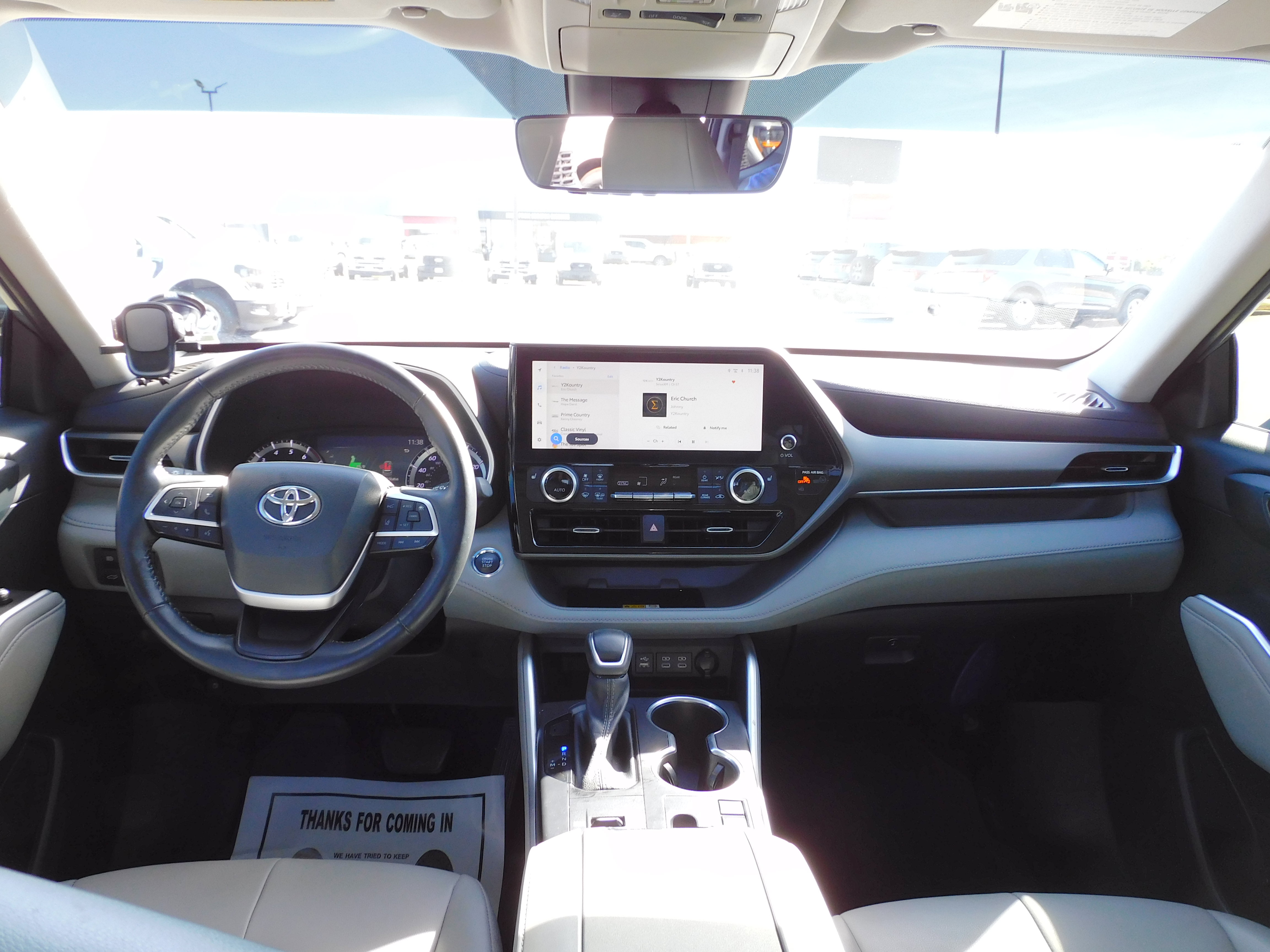 Used 2023 Toyota Highlander XLE image 14