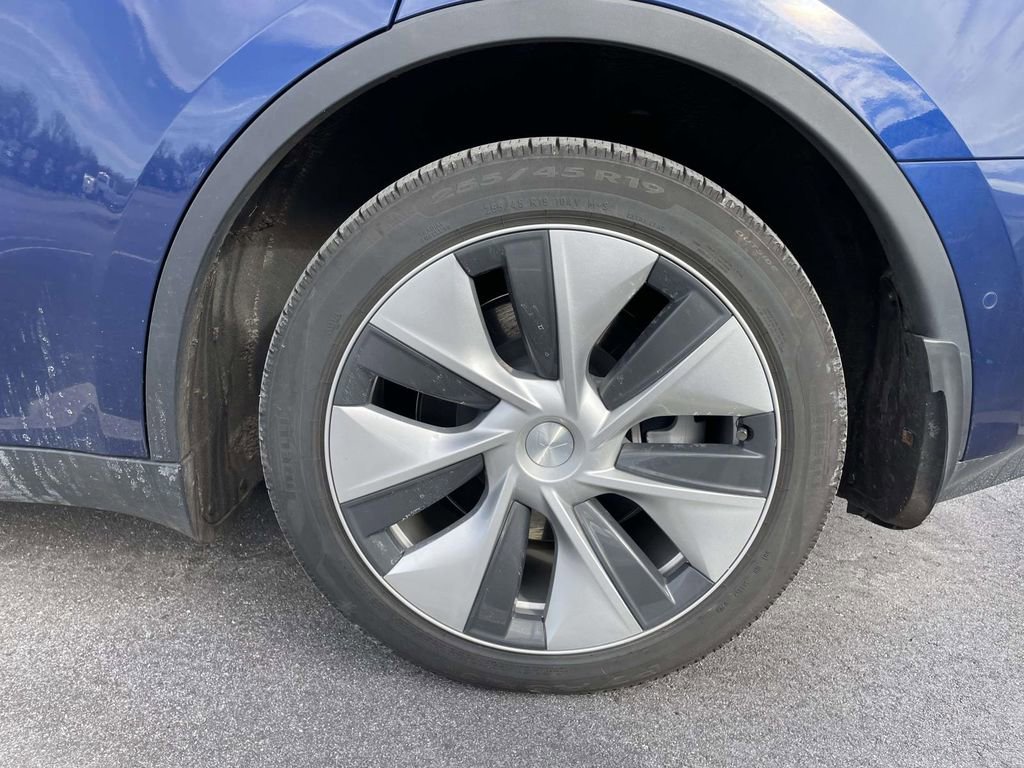 Used 2022 Tesla Model Y Long Range image 5
