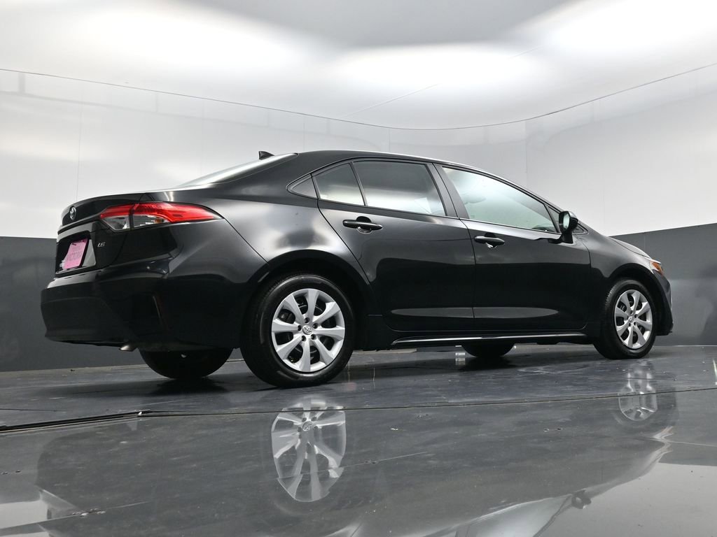 Used 2025 Toyota Corolla LE image 19