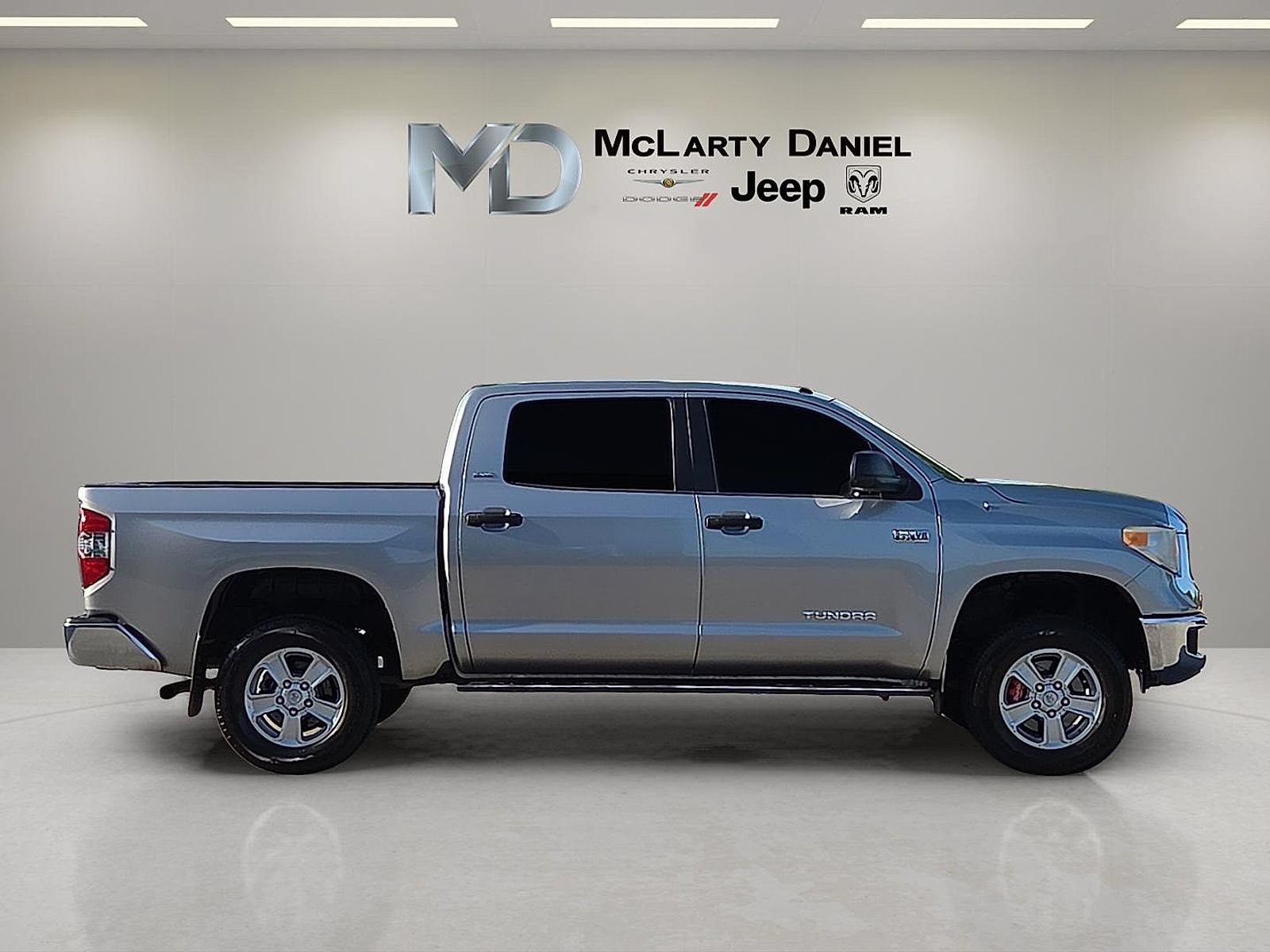 Used 2014 Toyota Tundra SR5 AWD/4WD image 6