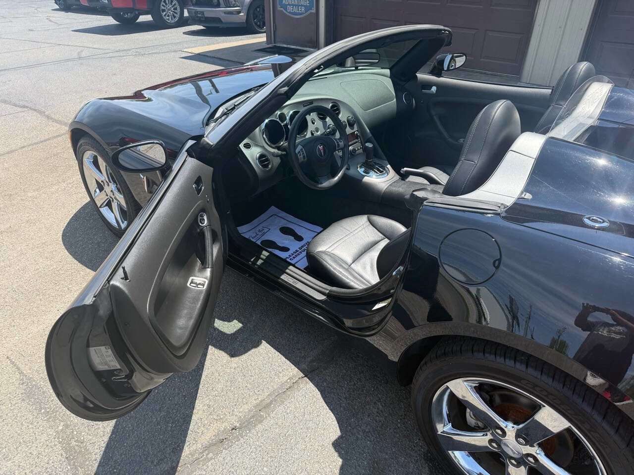 Used 2007 Pontiac Solstice Convertible w/ Premium Package RWD image 27