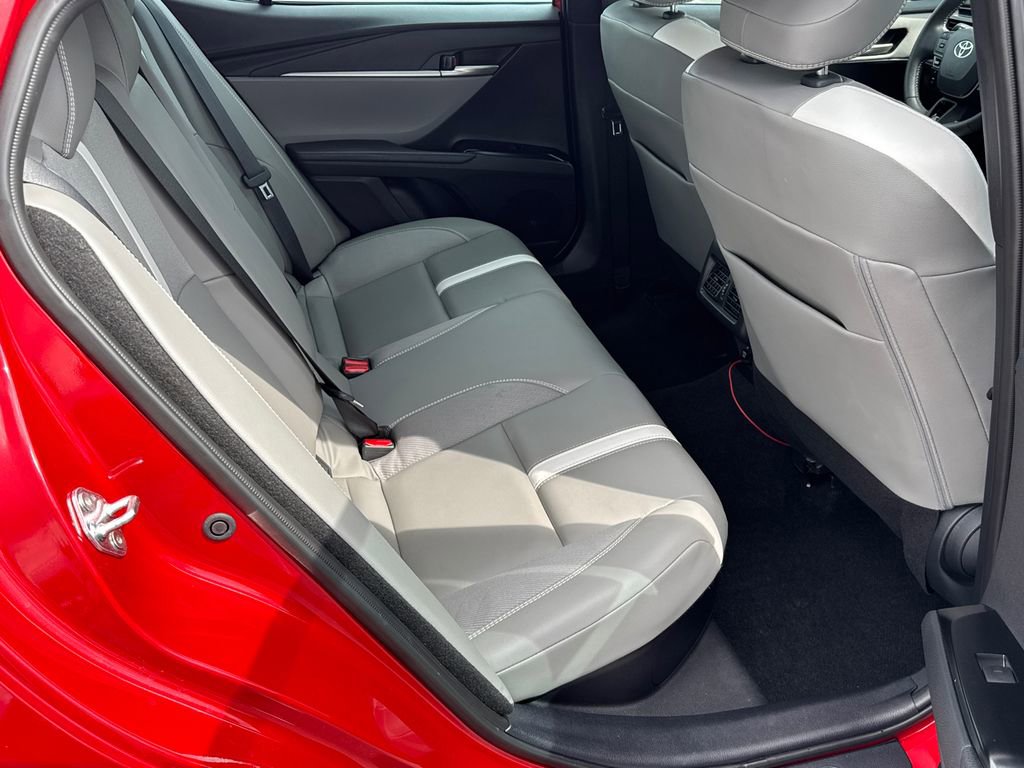 Used 2025 Toyota Camry SE w/ Convenience Package image 15