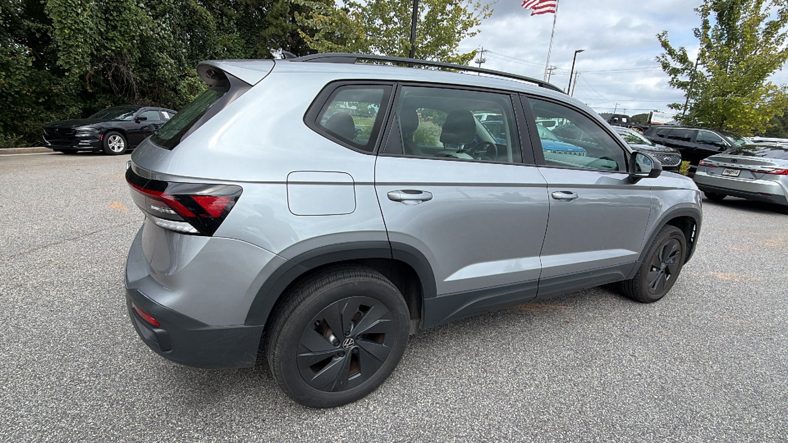 Used 2025 Volkswagen Taos S FWD image 8