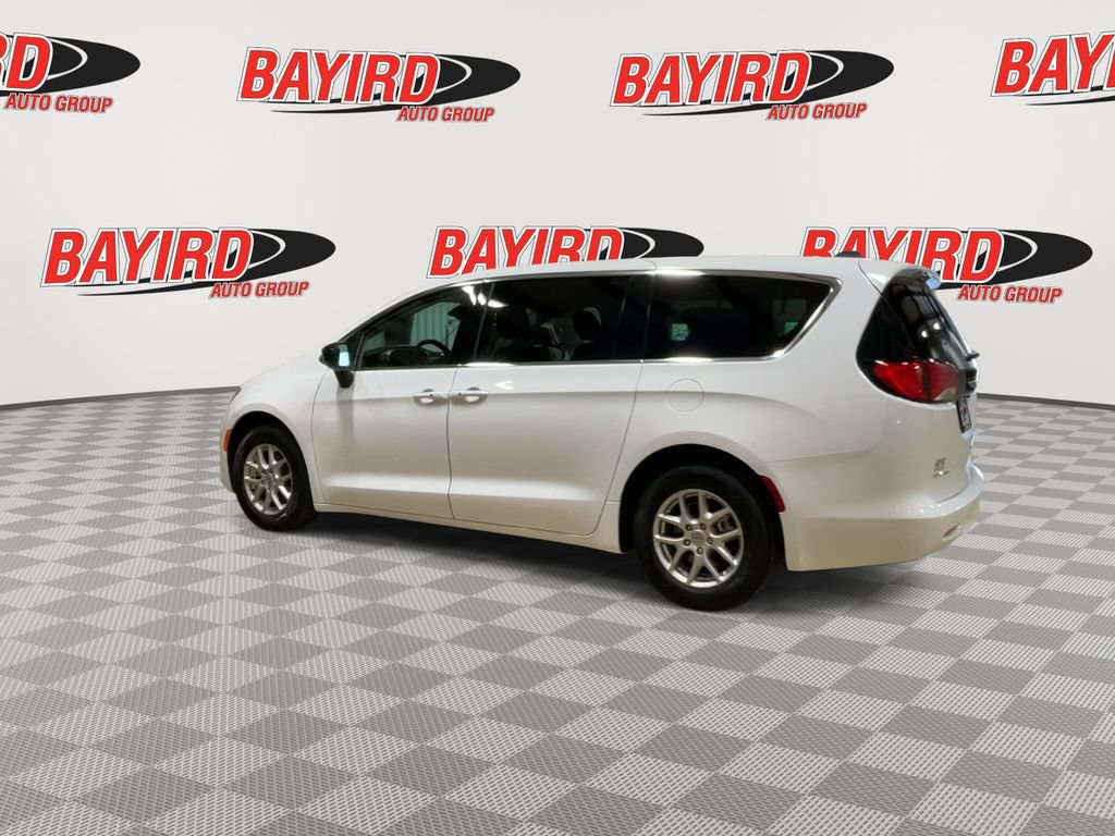 Used 2024 Chrysler Voyager LX FWD image 6