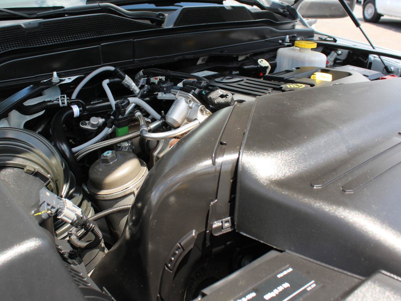 Used 2025 RAM 5500 4x4 Crew Cab image 18
