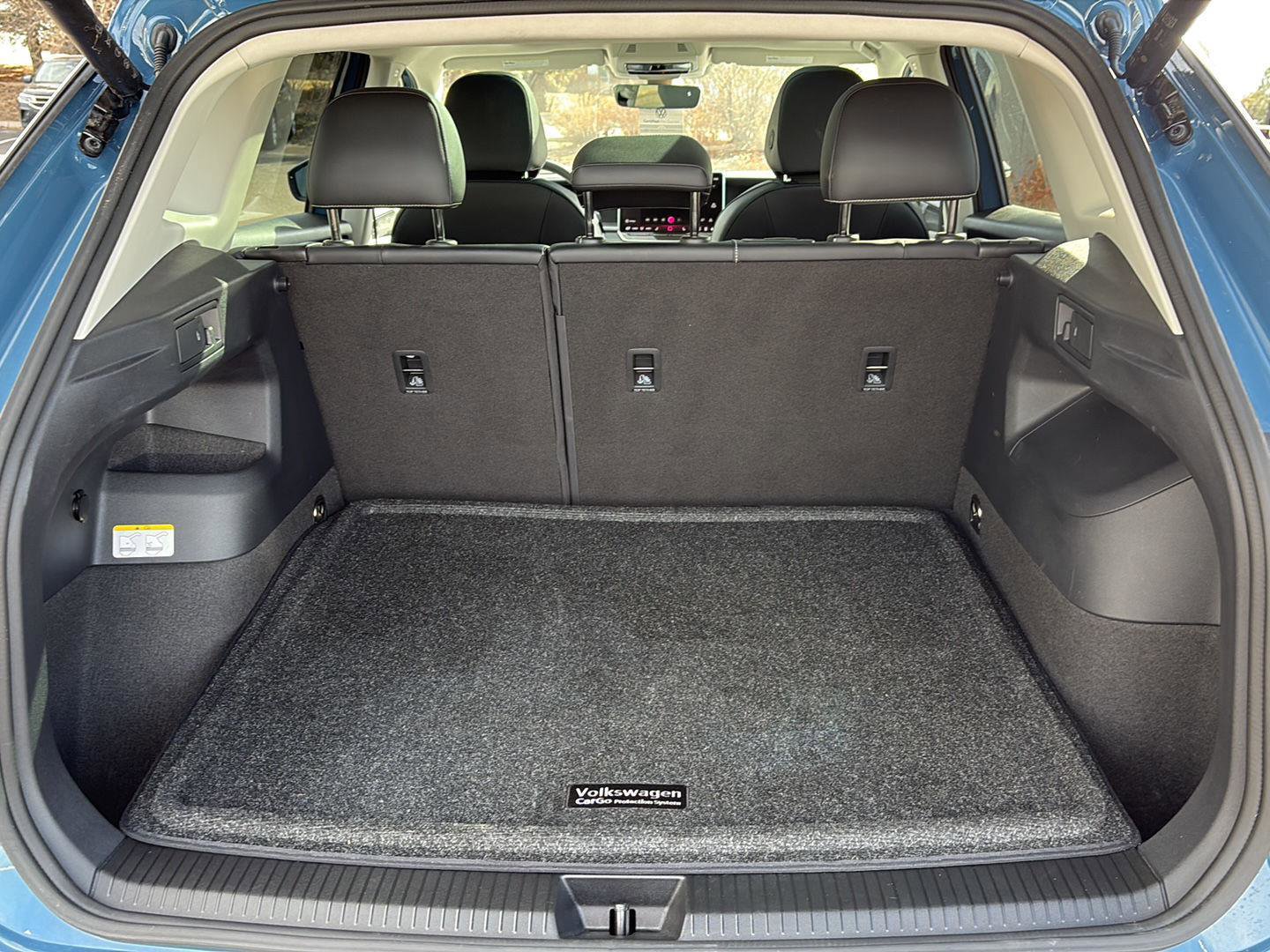 Used 2025 Volkswagen Tiguan SE image 8