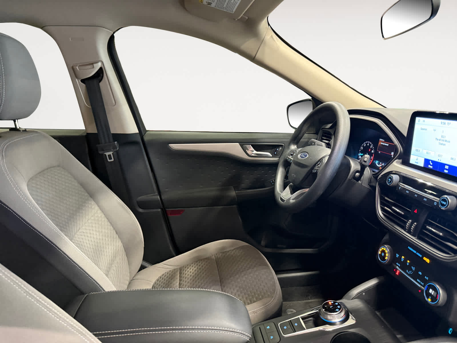 Used 2020 Ford Escape SE image 16