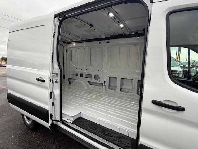 New 2026 Ford Transit 250 148 Medium Roof RWD image 9