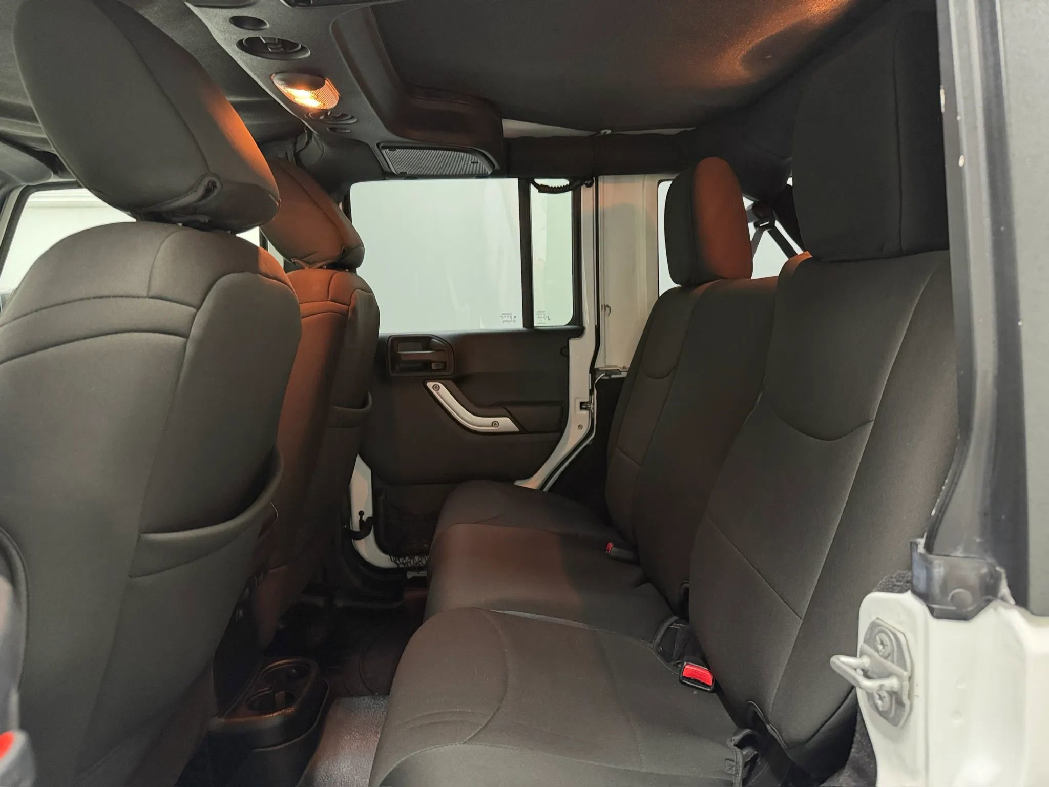 Used 2015 Jeep Wrangler Unlimited Rubicon AWD/4WD image 16