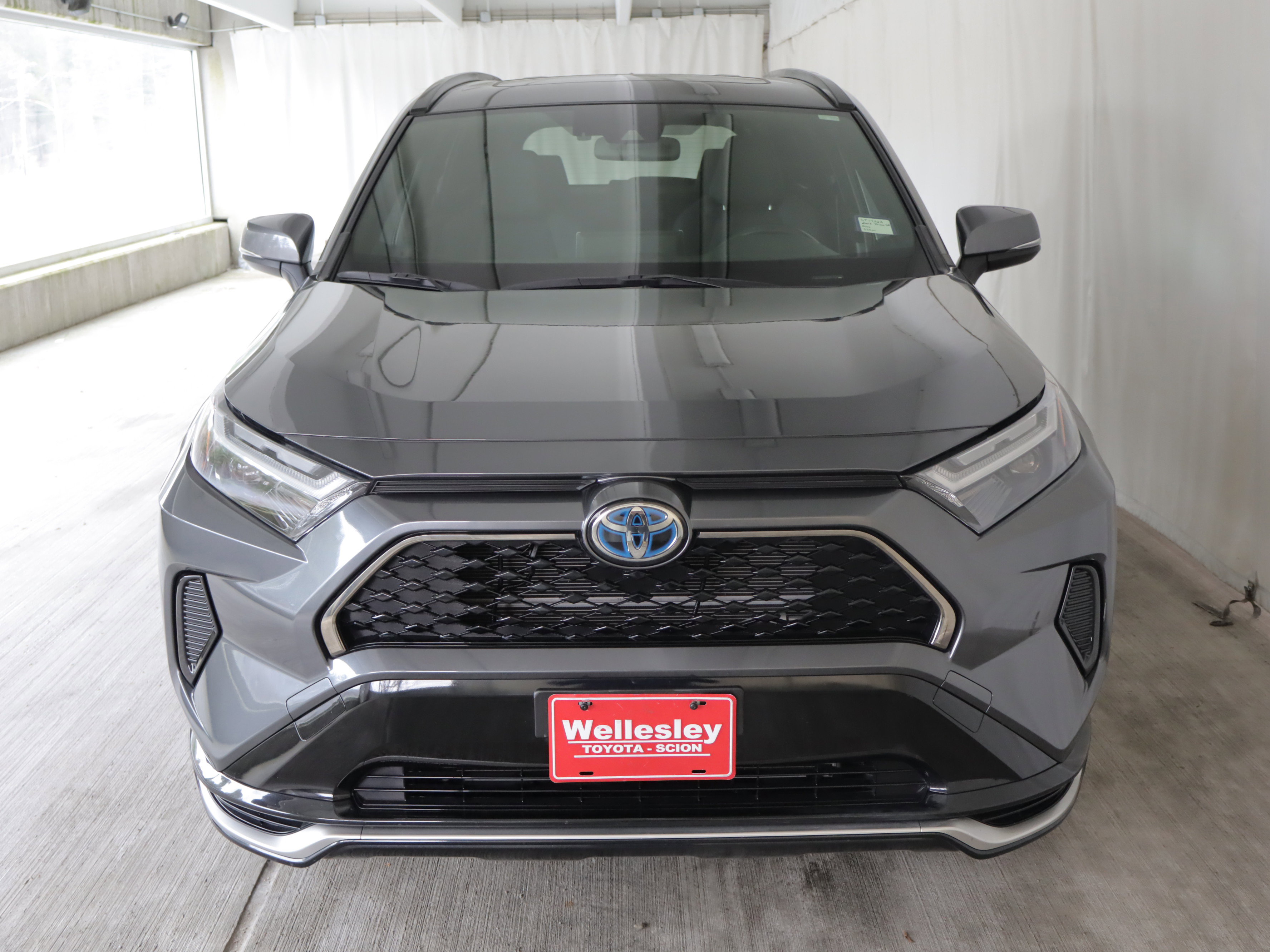 Used 2023 Toyota RAV4 SE w/ Weather & Moonroof Package AWD/4WD image 4