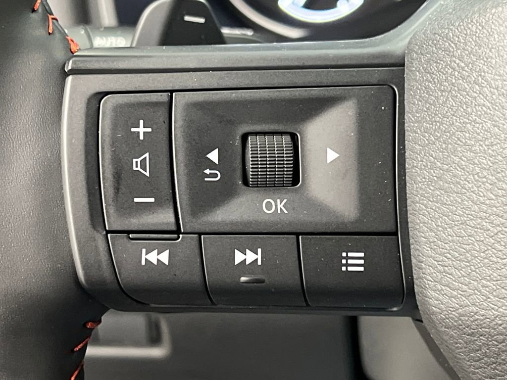 Used 2025 Nissan Rogue SV image 44