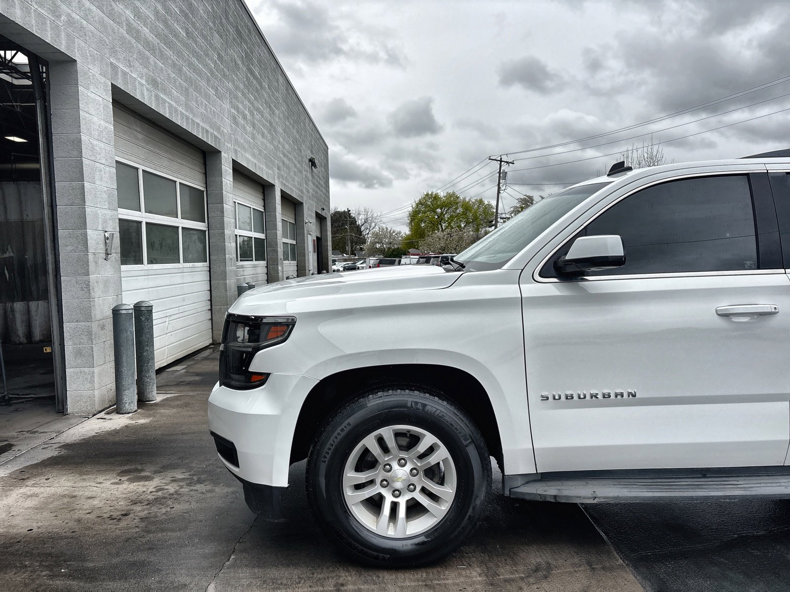 Used 2015 Chevrolet Suburban LT image 16