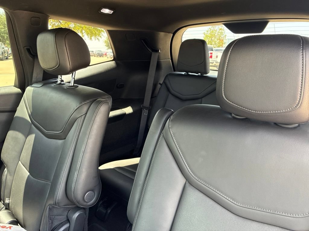 Used 2022 Cadillac XT6 Premium Luxury w/ Technology Package FWD image 6