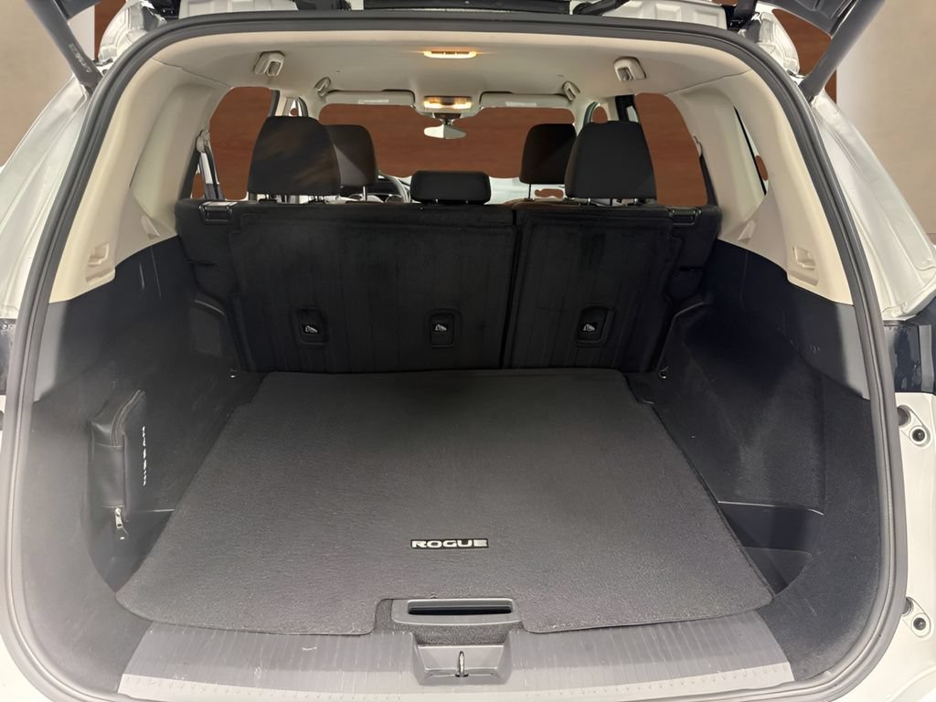 Used 2024 Nissan Rogue SV FWD image 21