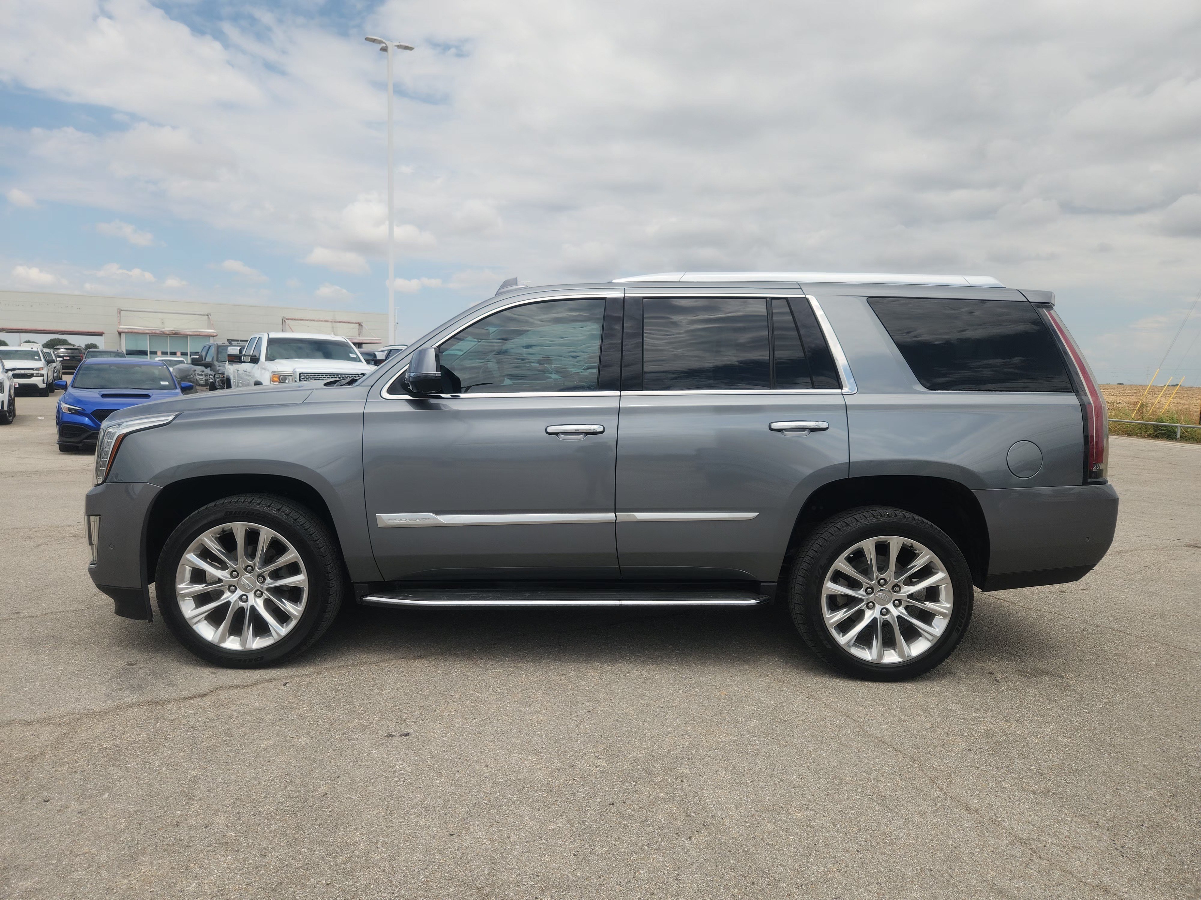 Used 2019 Cadillac Escalade Luxury RWD image 4