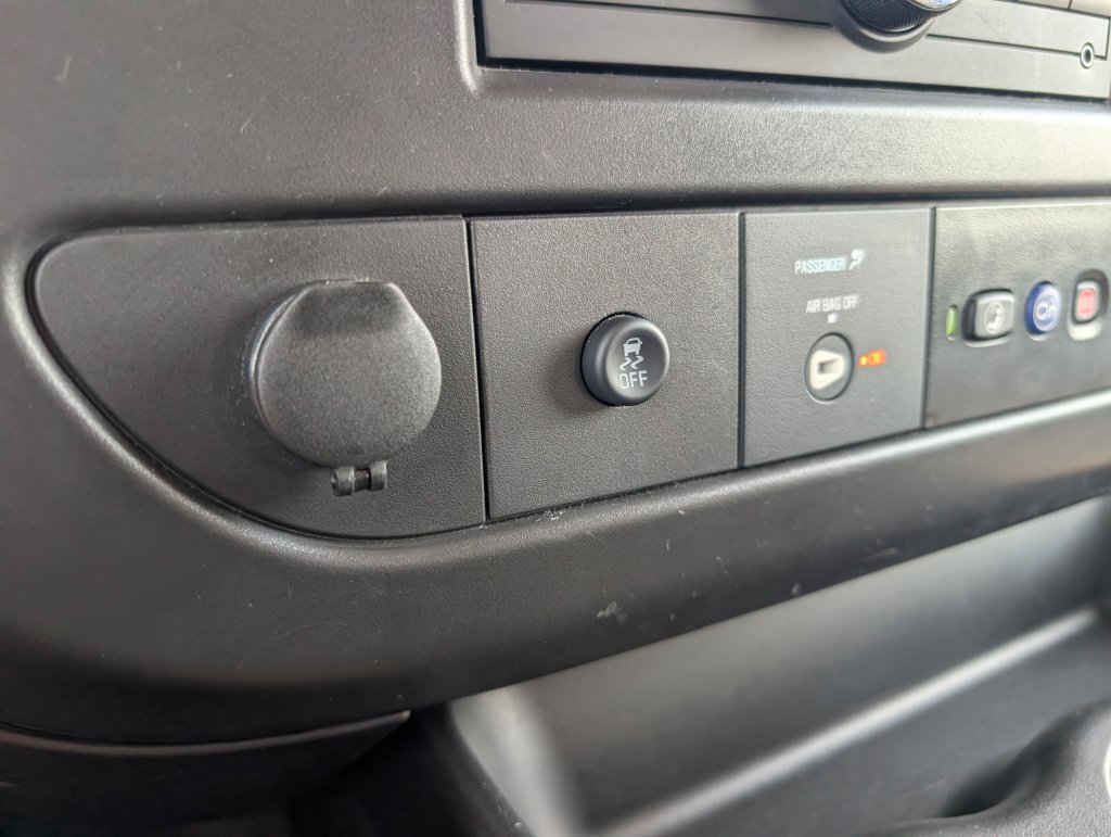 Used 2025 Chevrolet Express 3500 LT w/ LT Preferred Equipment Group RWD image 19