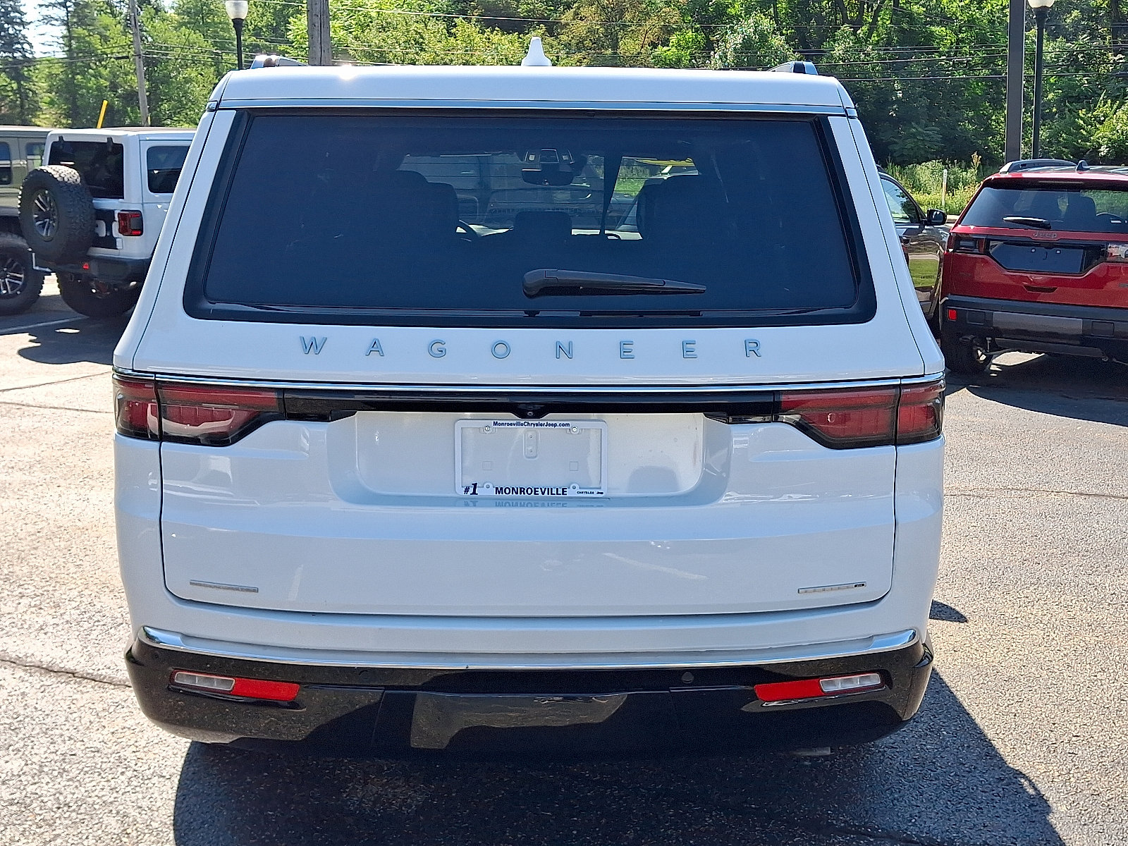 Certified 2023 Jeep Wagoneer Series III w/ Preferred Equipment Group AWD/4WD image 5