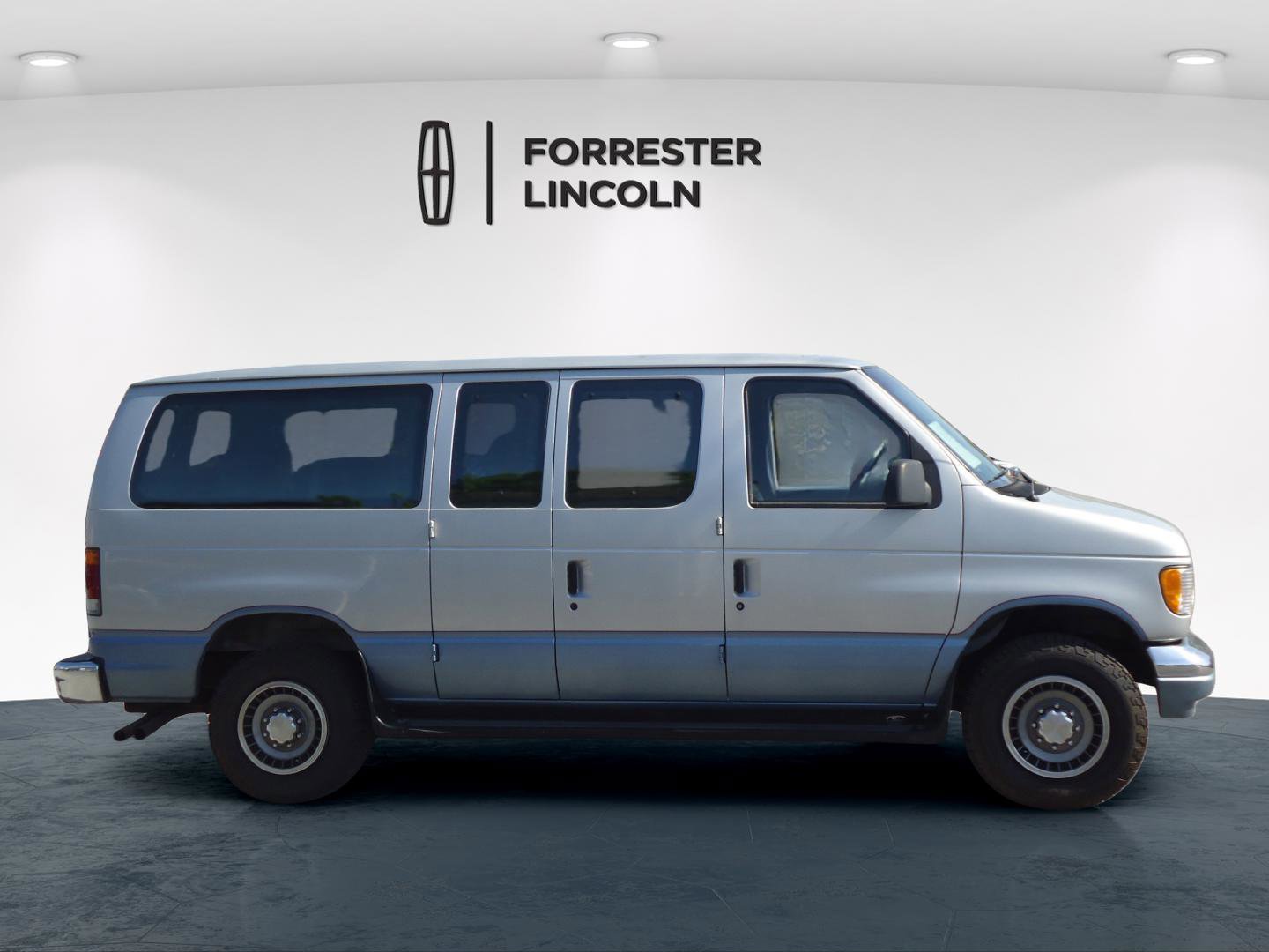 Used 1994 Ford E-350 and Econoline 350 Chateau RWD image 2