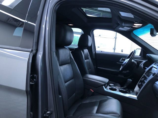 Used 2014 Ford Explorer XLT w/ Equipment Group 202A AWD/4WD image 24