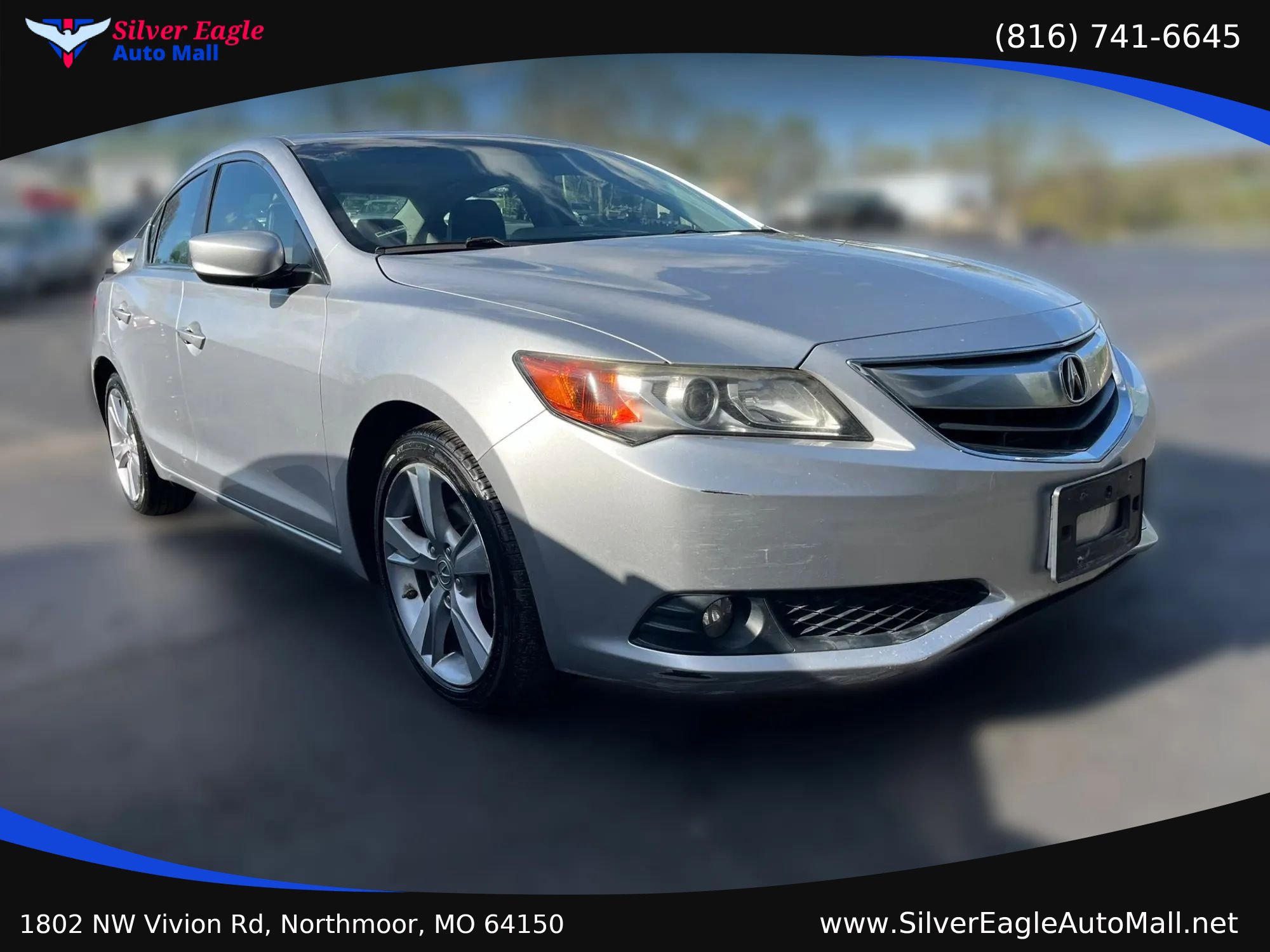 Used 2013 Acura ILX w/ Technology Package FWD image 2