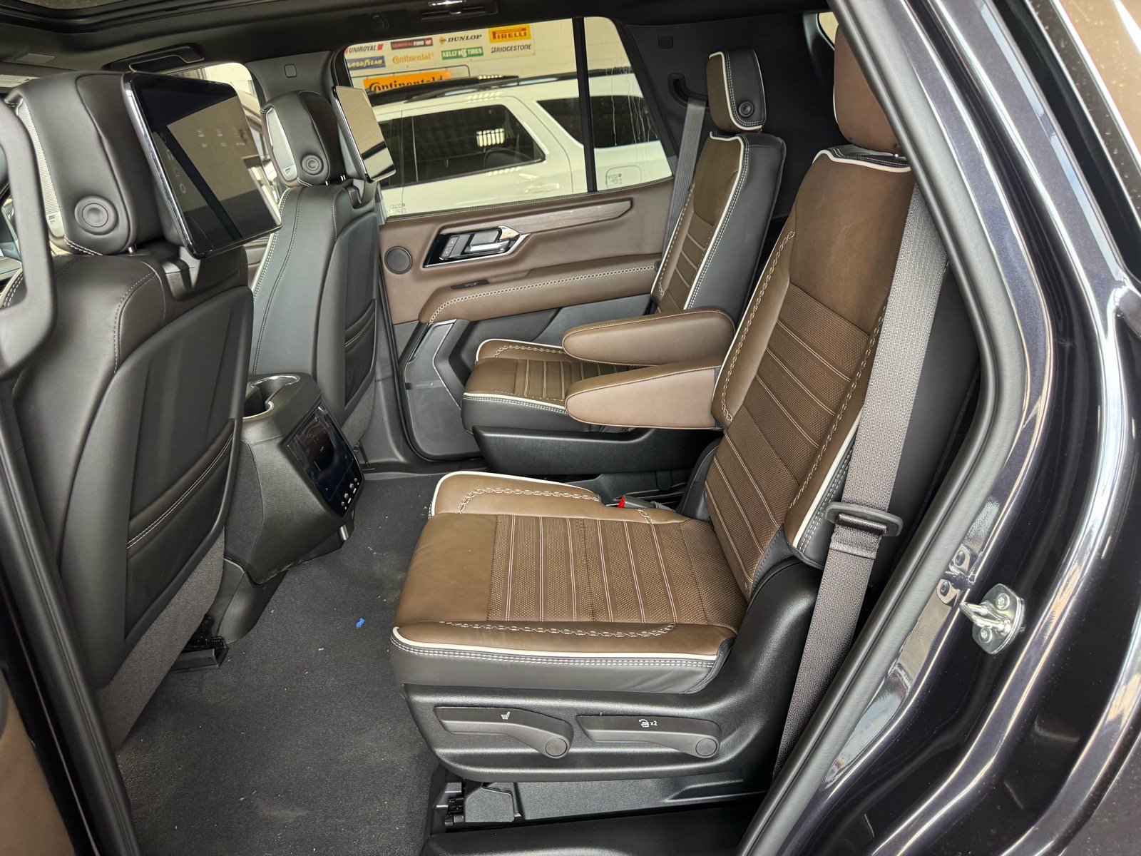 New 2026 GMC Yukon Denali Ultimate w/ LPO, Floor Liner Package AWD/4WD image 13